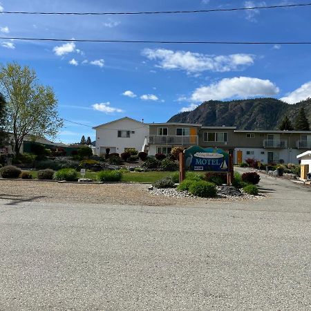 Holiday Beach Resort Motel Okanagan Falls Экстерьер фото