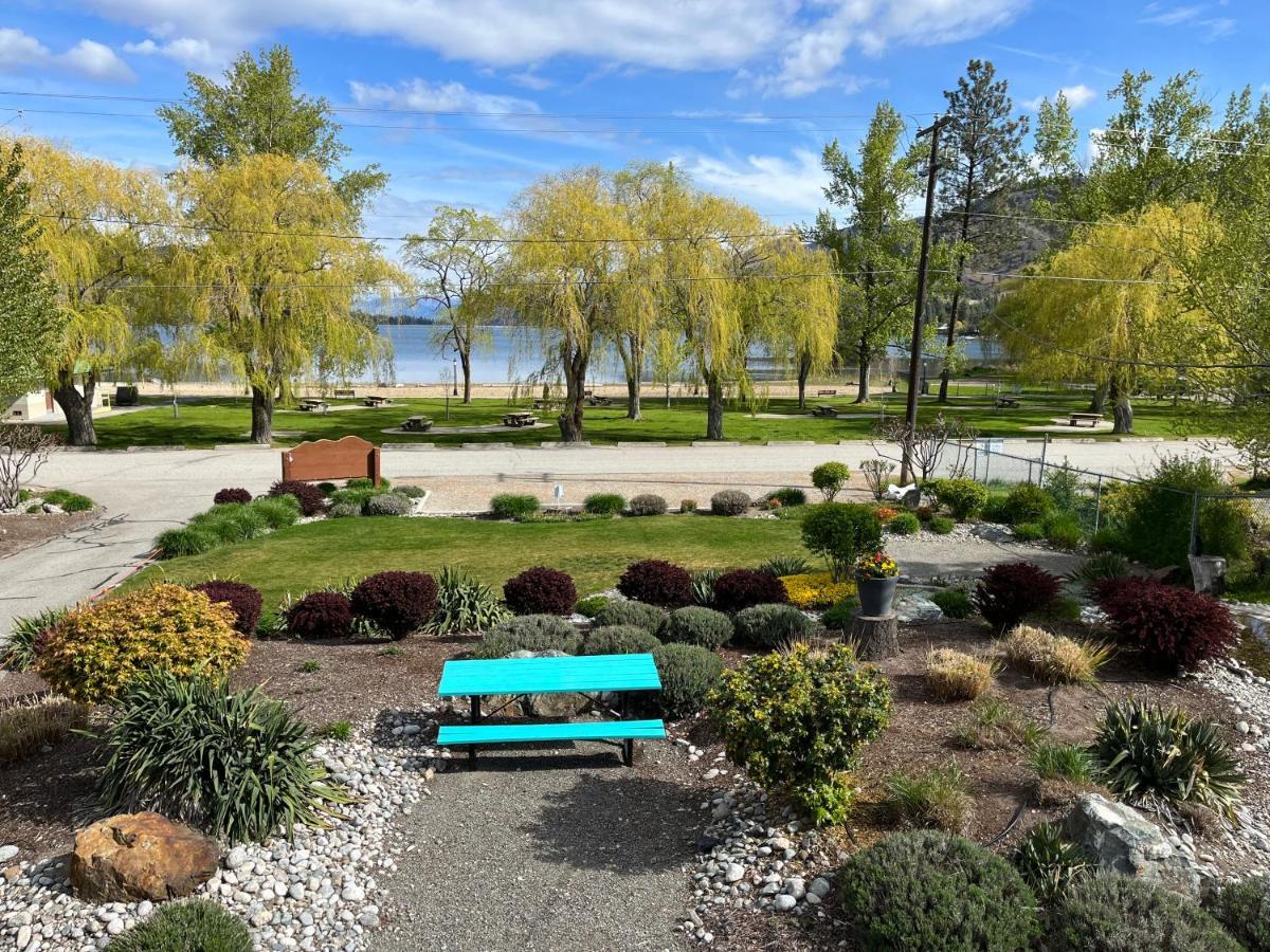 Holiday Beach Resort Motel Okanagan Falls Экстерьер фото