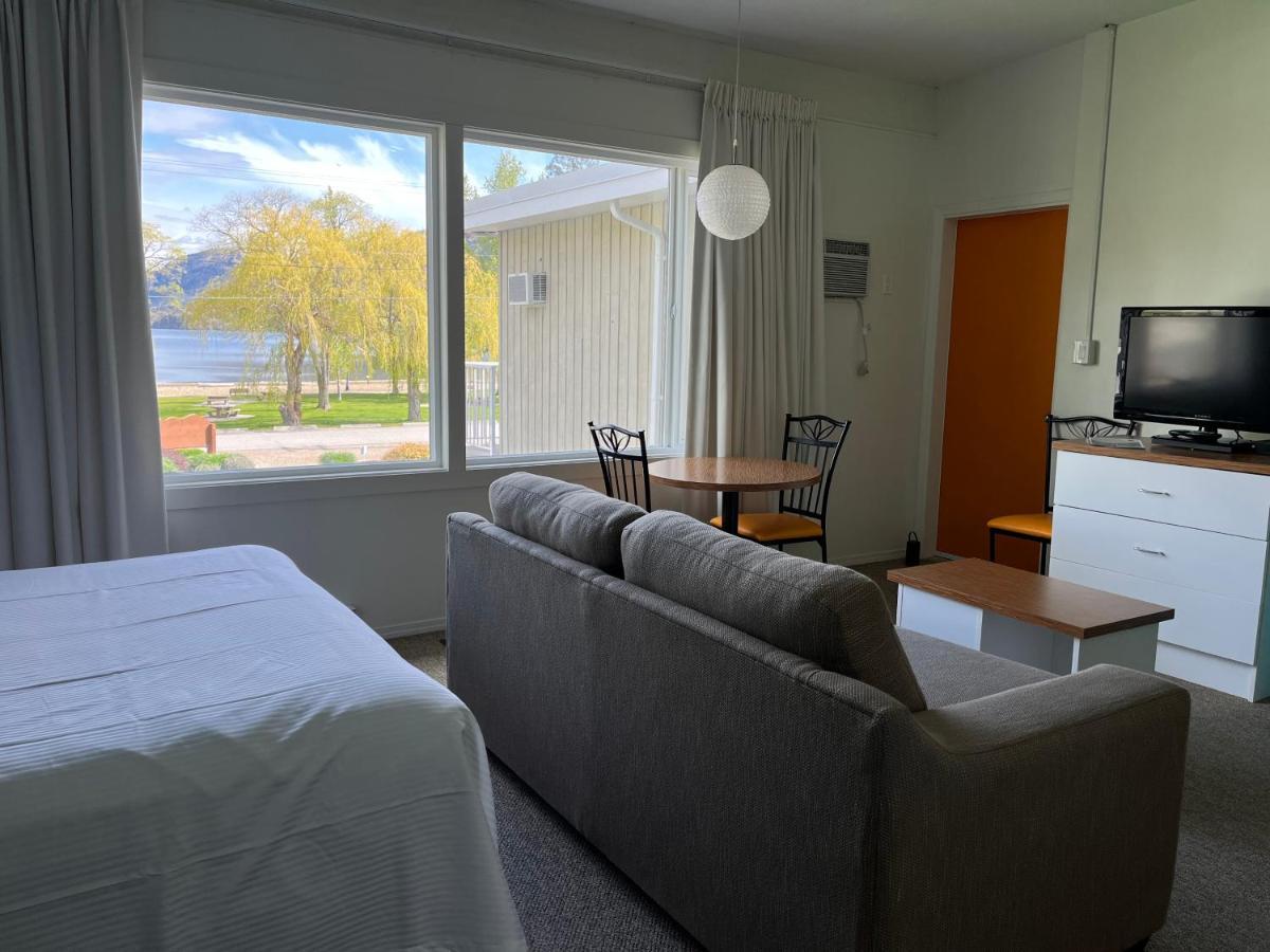 Holiday Beach Resort Motel Okanagan Falls Экстерьер фото