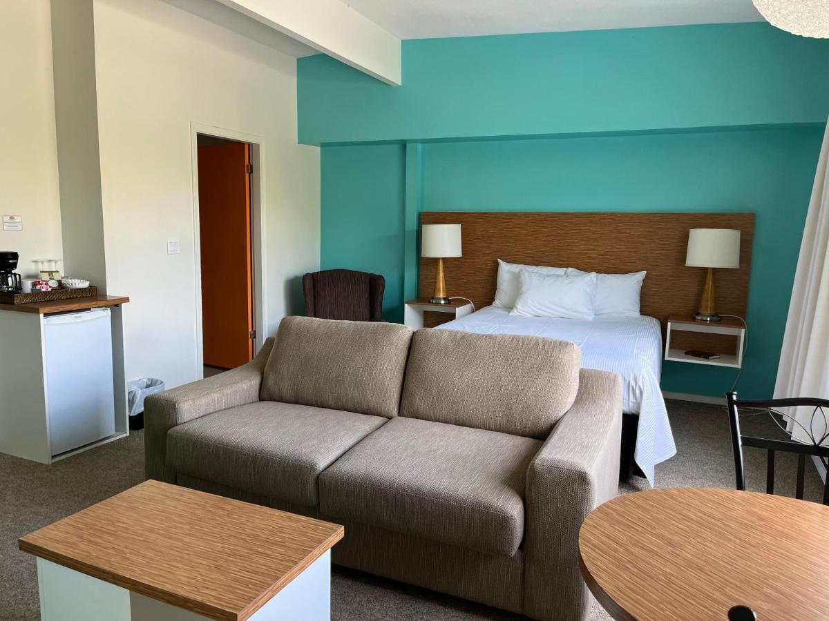 Holiday Beach Resort Motel Okanagan Falls Экстерьер фото
