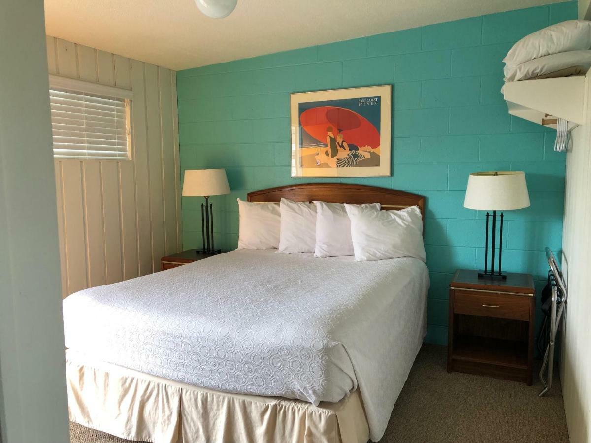 Holiday Beach Resort Motel Okanagan Falls Экстерьер фото