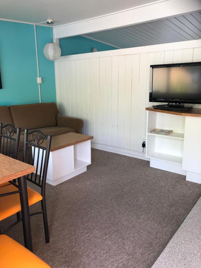 Holiday Beach Resort Motel Okanagan Falls Экстерьер фото