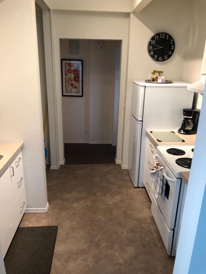Holiday Beach Resort Motel Okanagan Falls Экстерьер фото