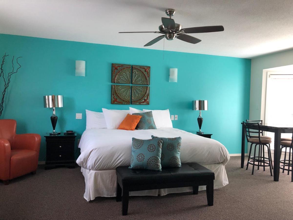 Holiday Beach Resort Motel Okanagan Falls Экстерьер фото