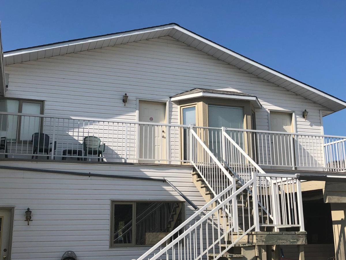 Holiday Beach Resort Motel Okanagan Falls Экстерьер фото