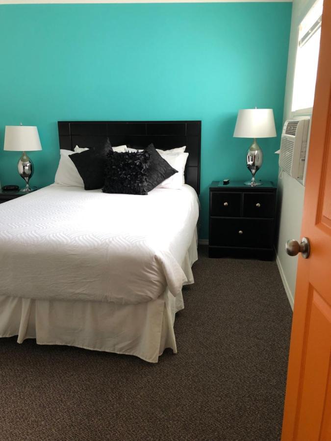 Holiday Beach Resort Motel Okanagan Falls Экстерьер фото